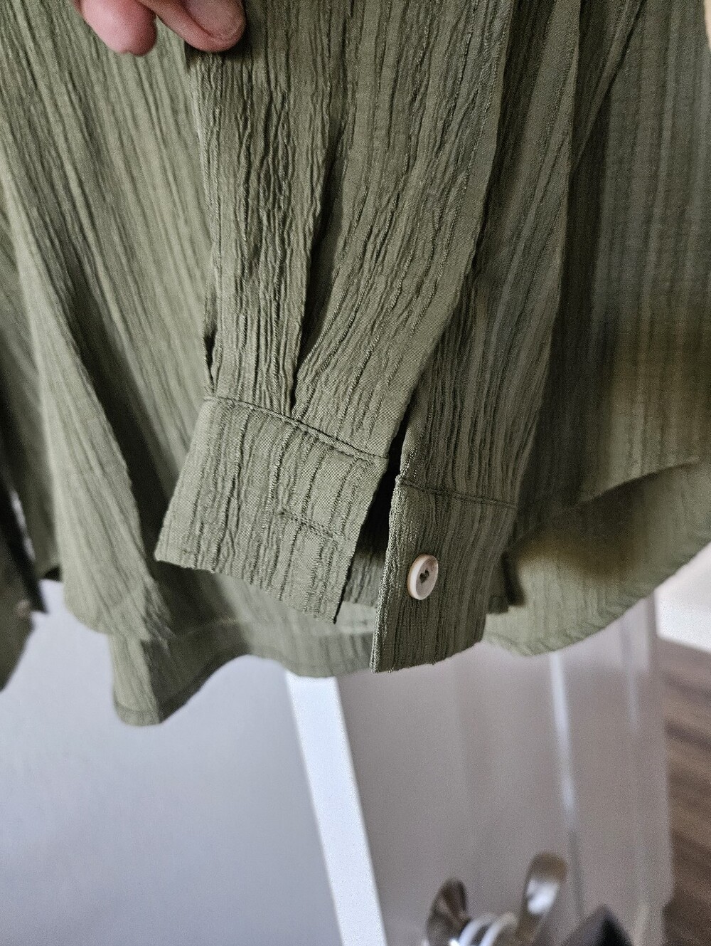 New Green Button Up - Picture 3 of 5